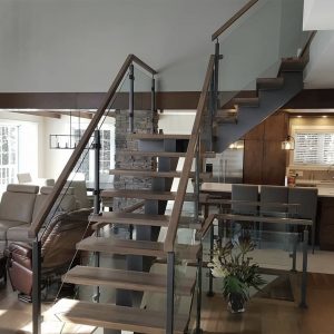 ЛМГО-60. Забежная лестница в частном доме на 2-й этаж в стиле ловт