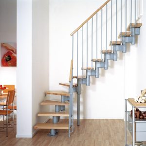 ЛМГО-75. Лестница с деревянными ступенями и перилами на металлическом каркасе