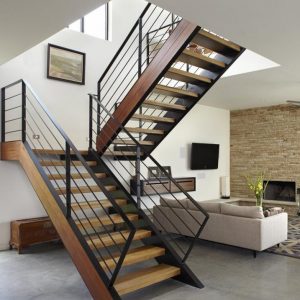 ЛМПО-40. Лестница с деревянной отделкой на металлическом каркасе для частного дома