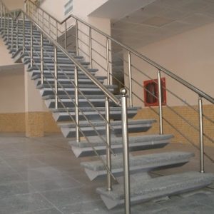 ЛМП-40. Лестница с бетонными ступенями на металлокаркасе