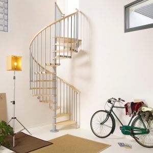 ЛМВ-115. Винтовая лестница в частном доме с деревянными ступенями